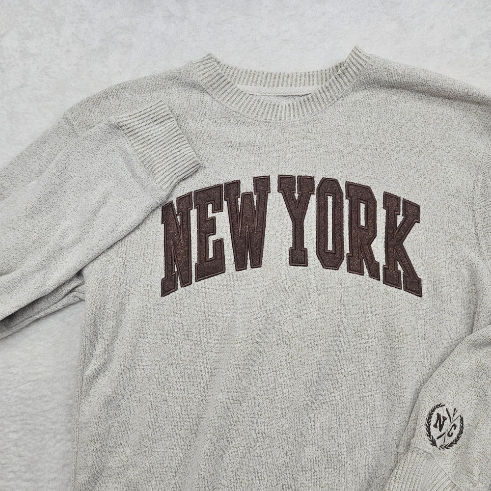 New York Popular Mens Large Gray Textured Knit Crewneck Sweater NYC Applique